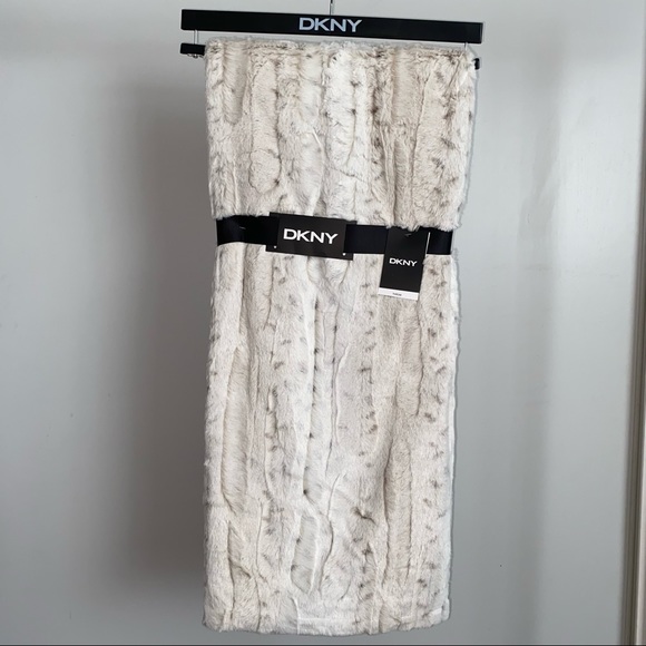 NWT DKNY Faux Fur Ivory Throw Blanket - Picture 1 of 5